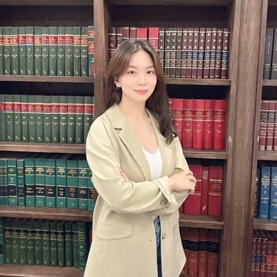 Vicky Li - Legal Support Specialist